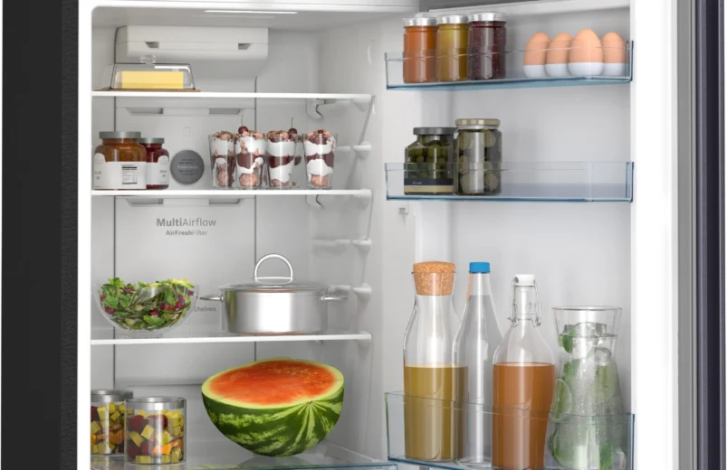 Bosch CTC27U12VI Series 4 free-standing fridge-freezer with freezer at top 156 x 60.5 cm Blue, Total No Frost - Image 3